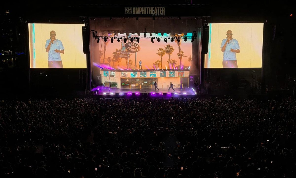 Review: Snoop Dogg opens the Long Beach amphitheater with a bang