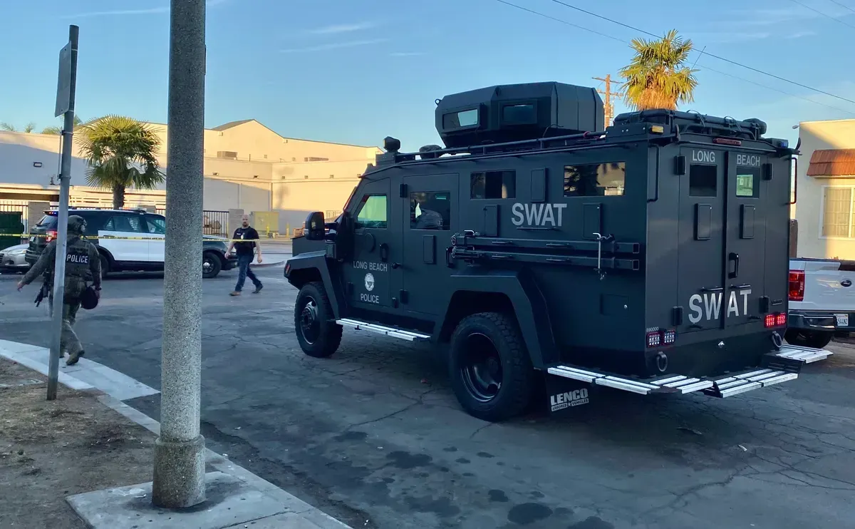 Suspect arrested after SWAT standoff in Bixby Park neighborhood, police say