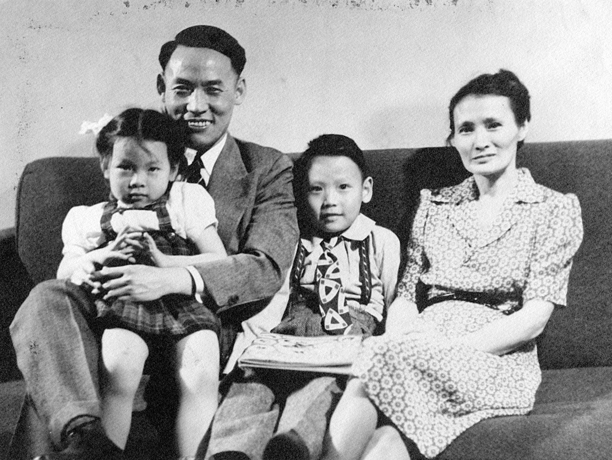 Elaine and her family in Washington Heights, New York, 1944