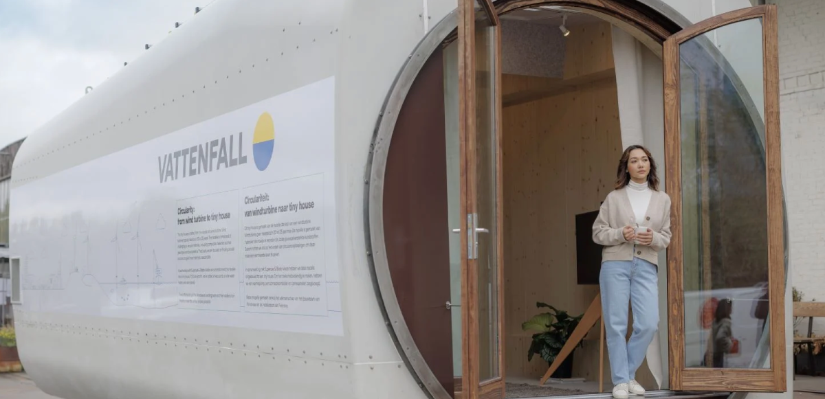 Wind turbine nacelle house