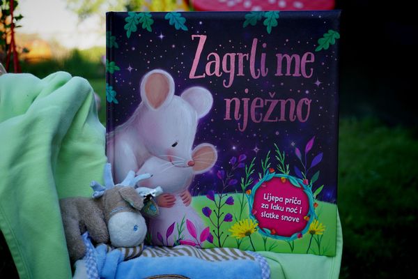 Ronne Randall: Zagrli me nježno
