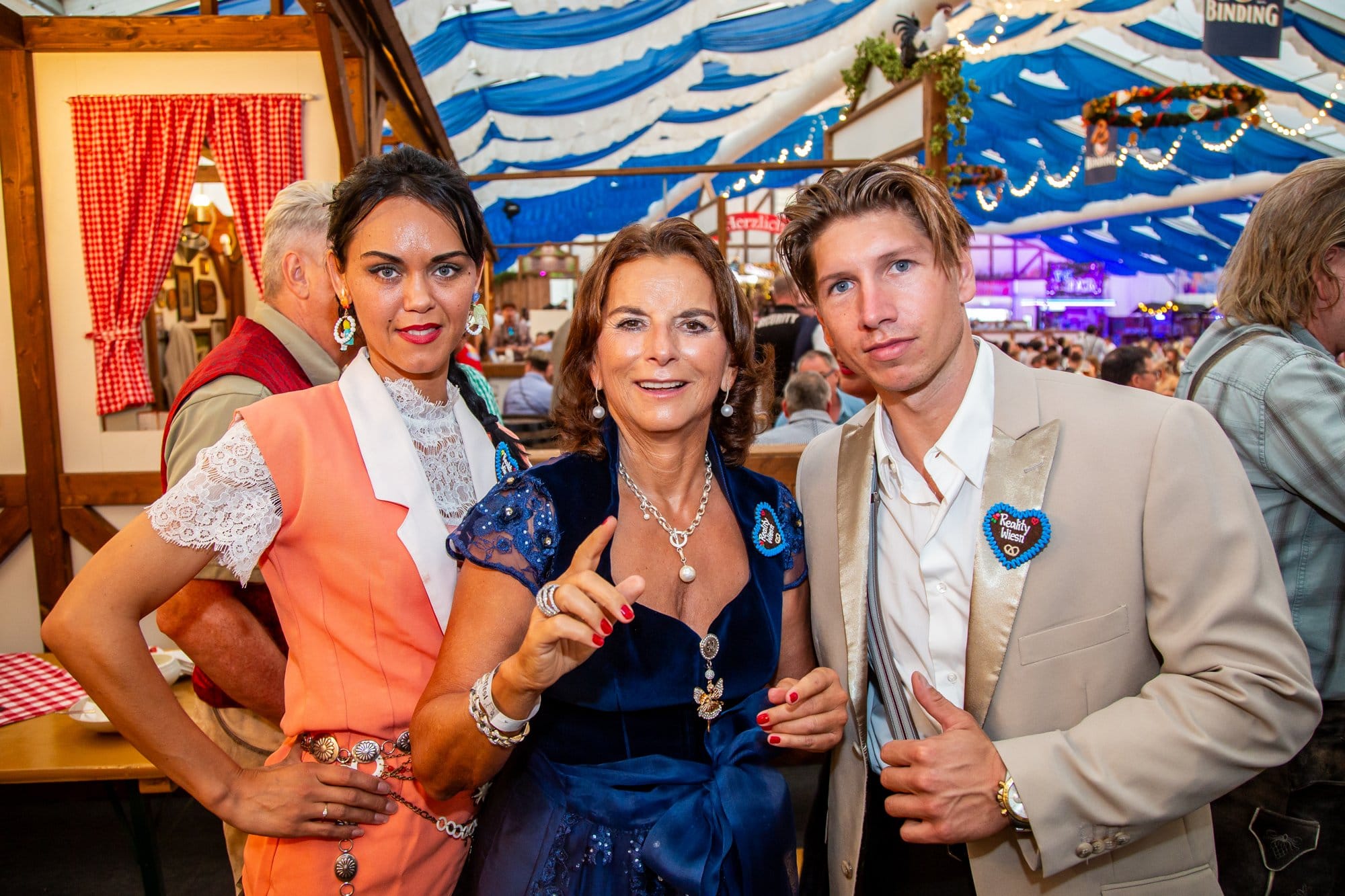 Realitystars bei der Reality Wiesn im Festzelt des Frankfurter Oktoberfests