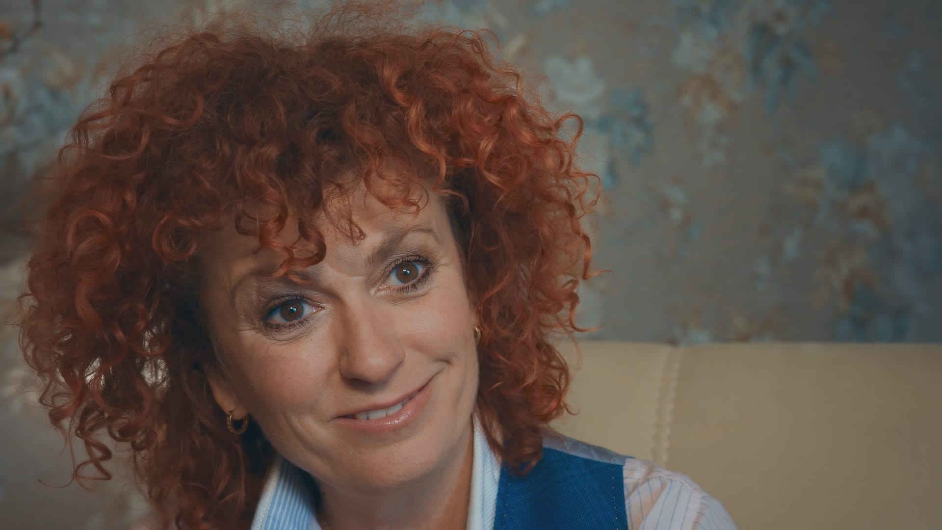 Lucy Diakovska lächelt in die Kamera