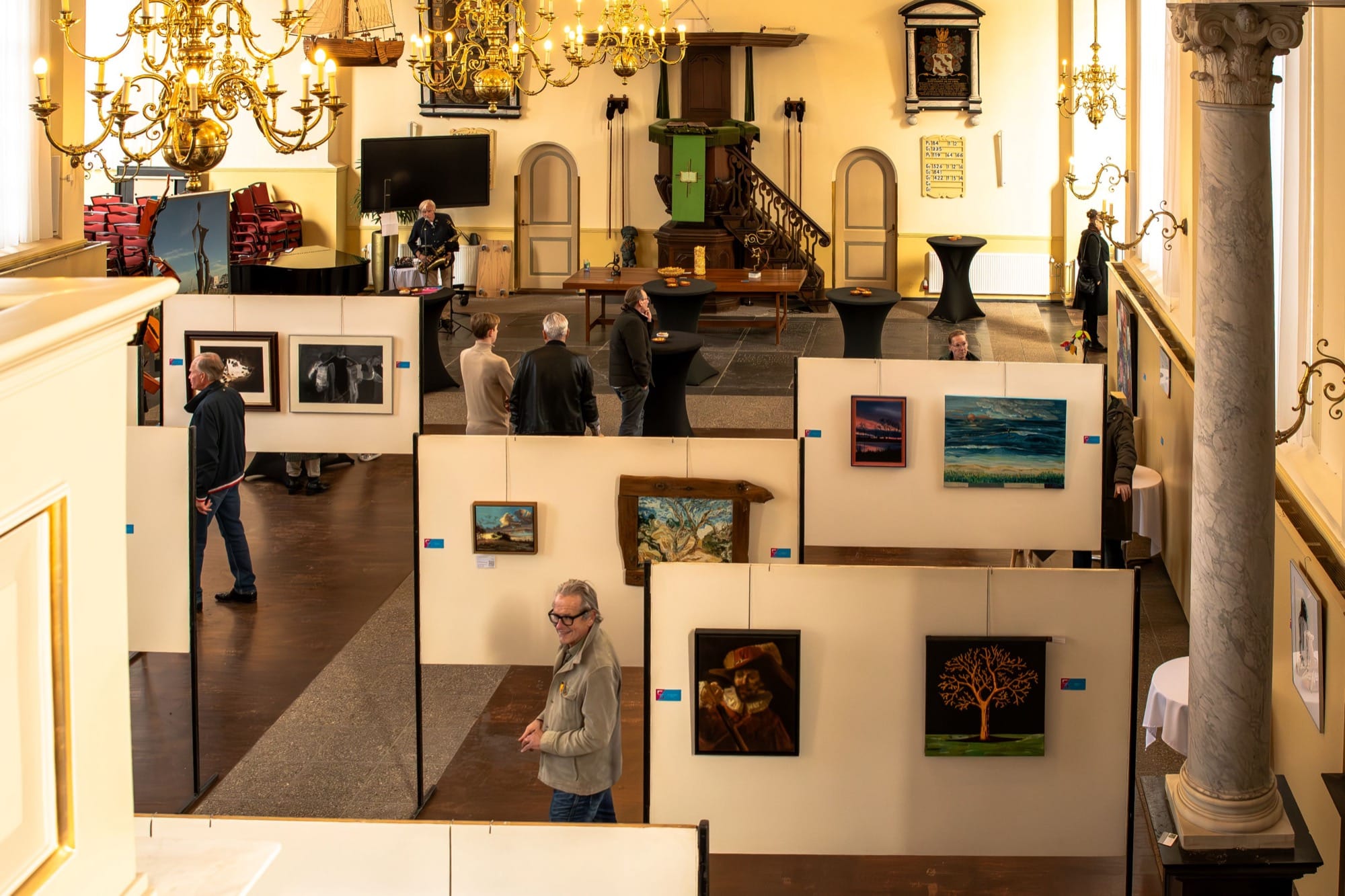 Übersichtsausstellung der Zandvoort Art Route in der Dorpskerk