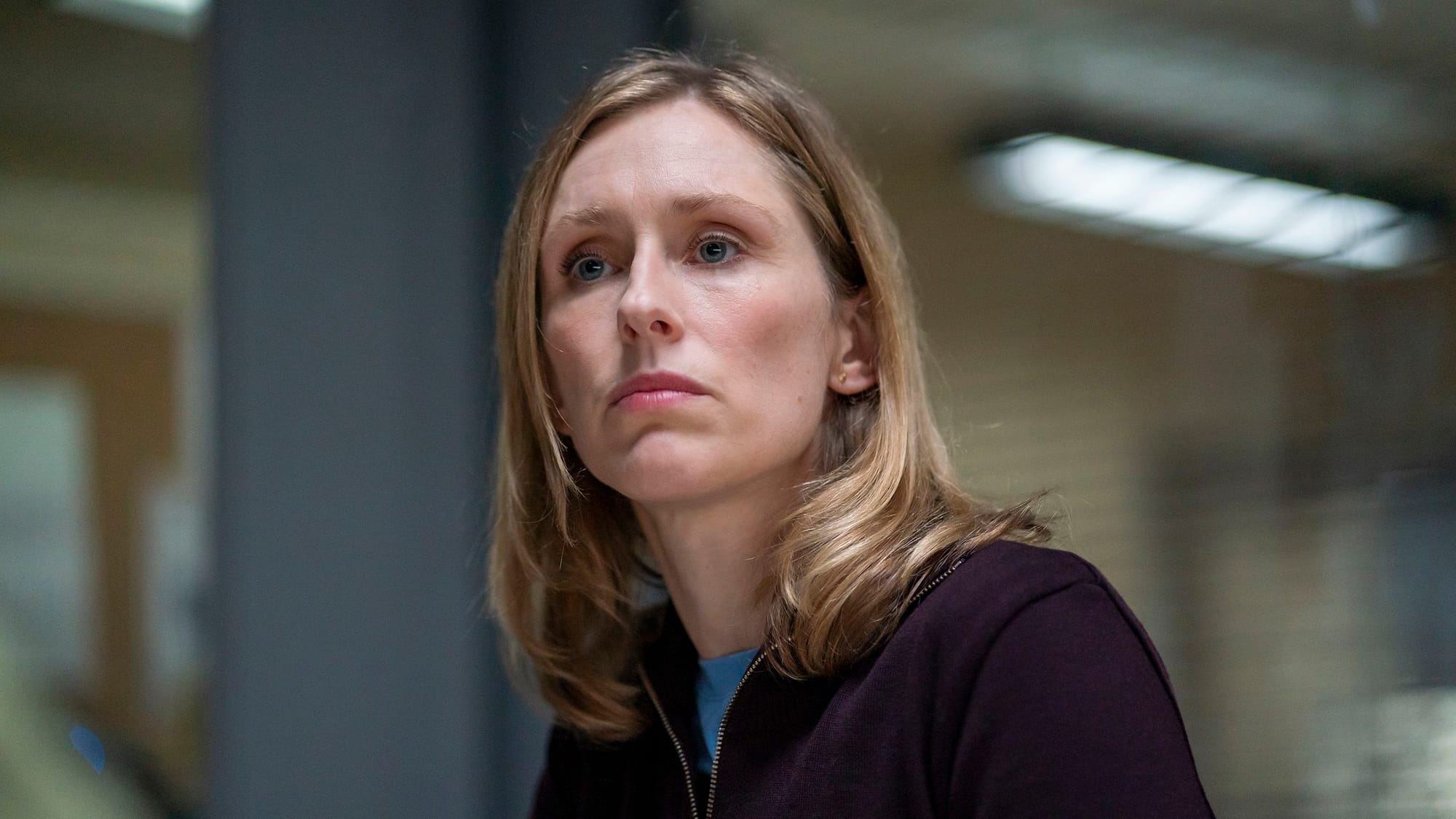 Rikke Lylloff als Kommissarin Ellen Norgaard im Büro