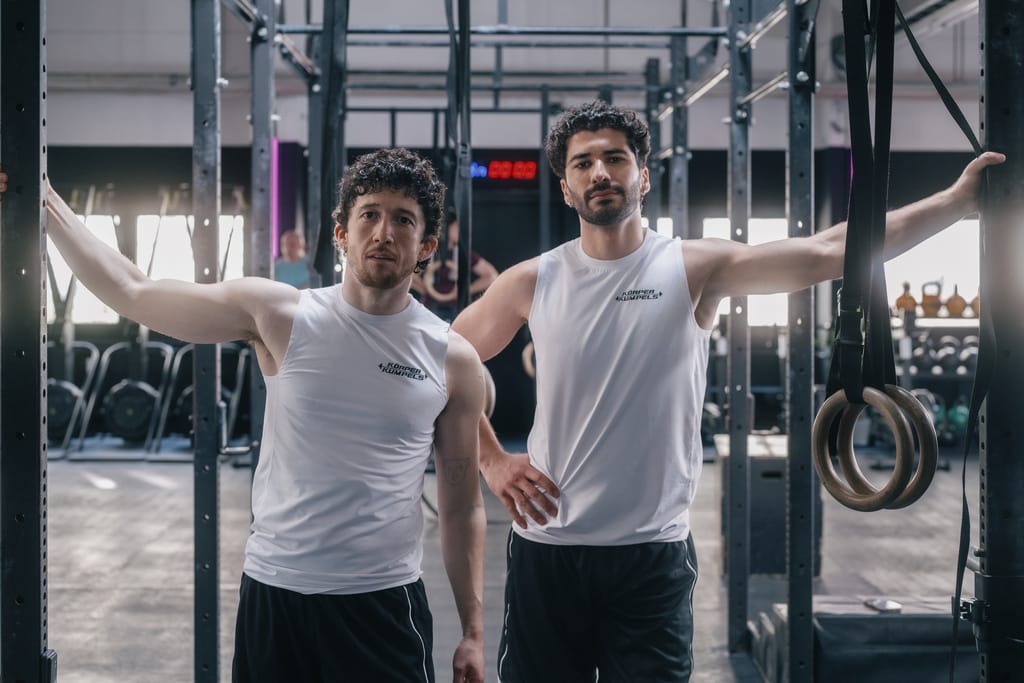 Maximilian Mundt und Mohamed Kanj Khamis im Fitnessstudio in "Ballz"
