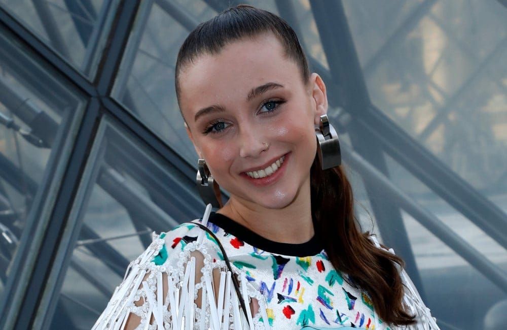 Emma Chamberlain - March 2019 - Louis Vuitton show - Paris Fashion Week - Getty