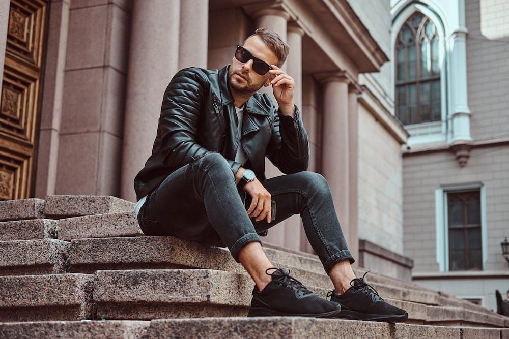 Mann braucht nicht viel Styling, um wie ein Star auszusehen. Foto: Adobe / Fxquadro