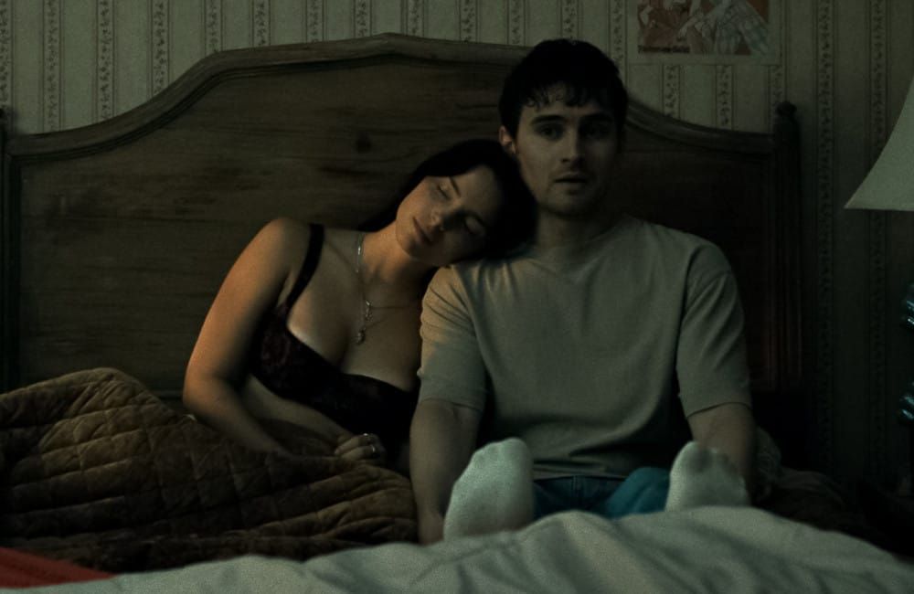Inde Navarrette and Michael Johnston in Obsession - EPKTV