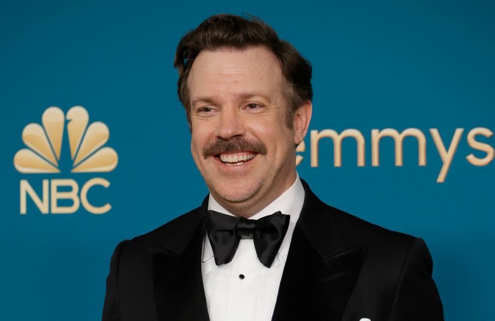 Jason Sudeikis backstage at Emmy Awards Sept 2022 Getty