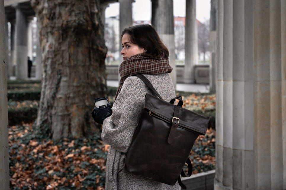 Ein Lederrucksack kann cool aussehen. Foto: PR Holzrichter Berlin (honorarfrei)