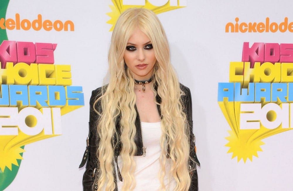 Taylor Momsen - April 2011 - Famous - Nickelodeon Kids Choice Awards