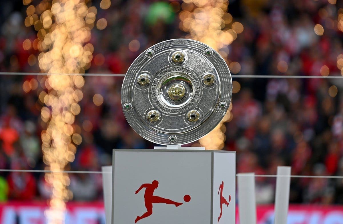 Die Meisterschale ging im vergangenen Jahr an den FC Bayern München. Das Team rund um Kapitän Manuel Neuer eröffnet am 28. A…