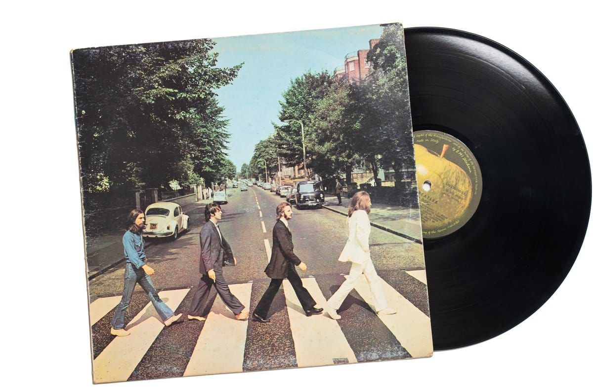 "Abbey Road" war 1969 das elfte Studioalbum der Beatles. Auch das Cover wurde zum Hit und seitdem immer wieder von bekannten…