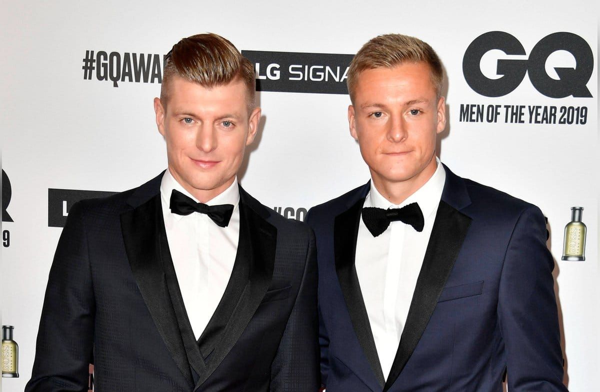 Toni (l.) und Felix Kroos führen seit 2020 gemeinsam durch den Podcast "Einfach mal Luppen".