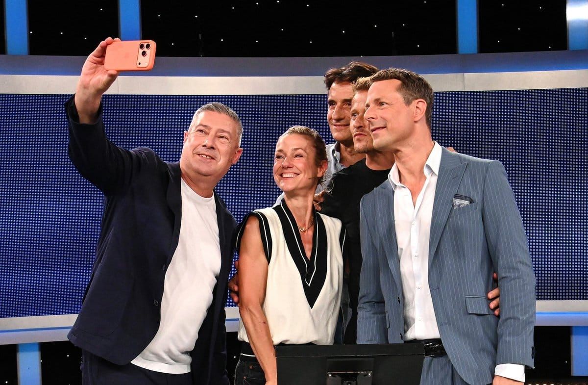 "Gefragt - Gejagt": (V.l.n.r.) Joachim Llambi, Rhea Harder-Vennewald, Oliver Mommsen, Roman Knizka und Moderator Alexander B…