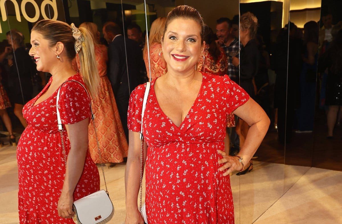 Bye-bye Babybauch: Jeanette Biedermann hat die Geburt erfolgreich gemeistert und genießt nun die Zeit mit ihrem kleinen Sohn.
