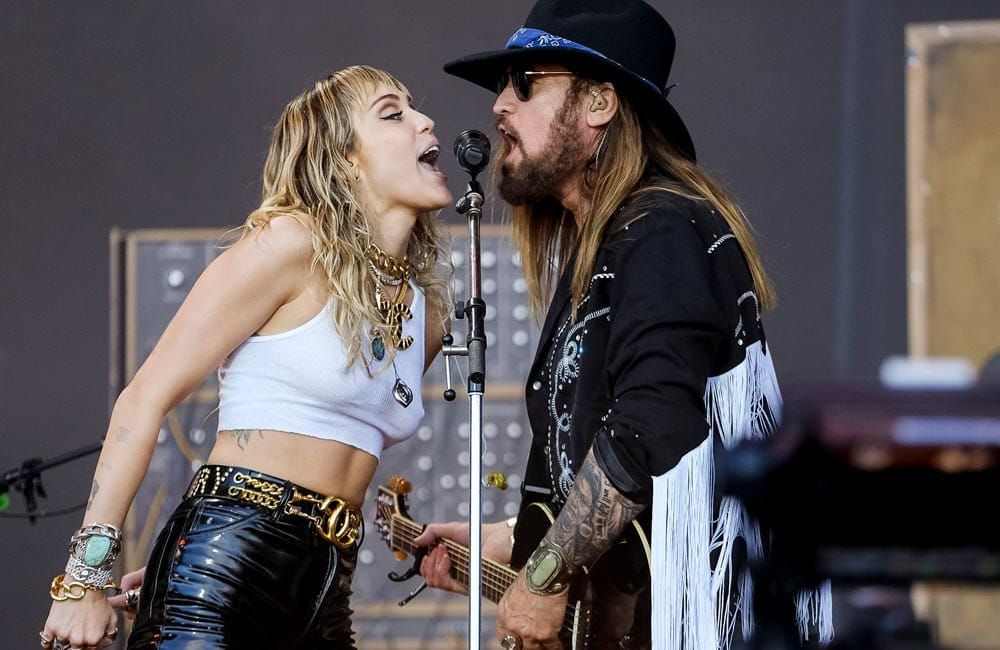 Billy Ray Cyrus reagiert auf Mileys Entscheidung, ihren Nachnamen abzulegen