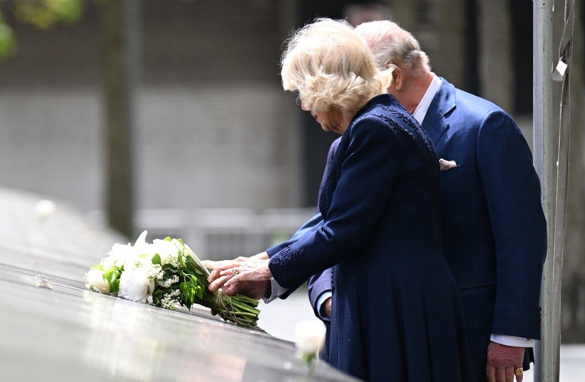 König Charles III. und Königin Camilla haben während ihres US-Aufenthalts vor wenigen Monaten bereits Blumen am 9/11 Memoria…
