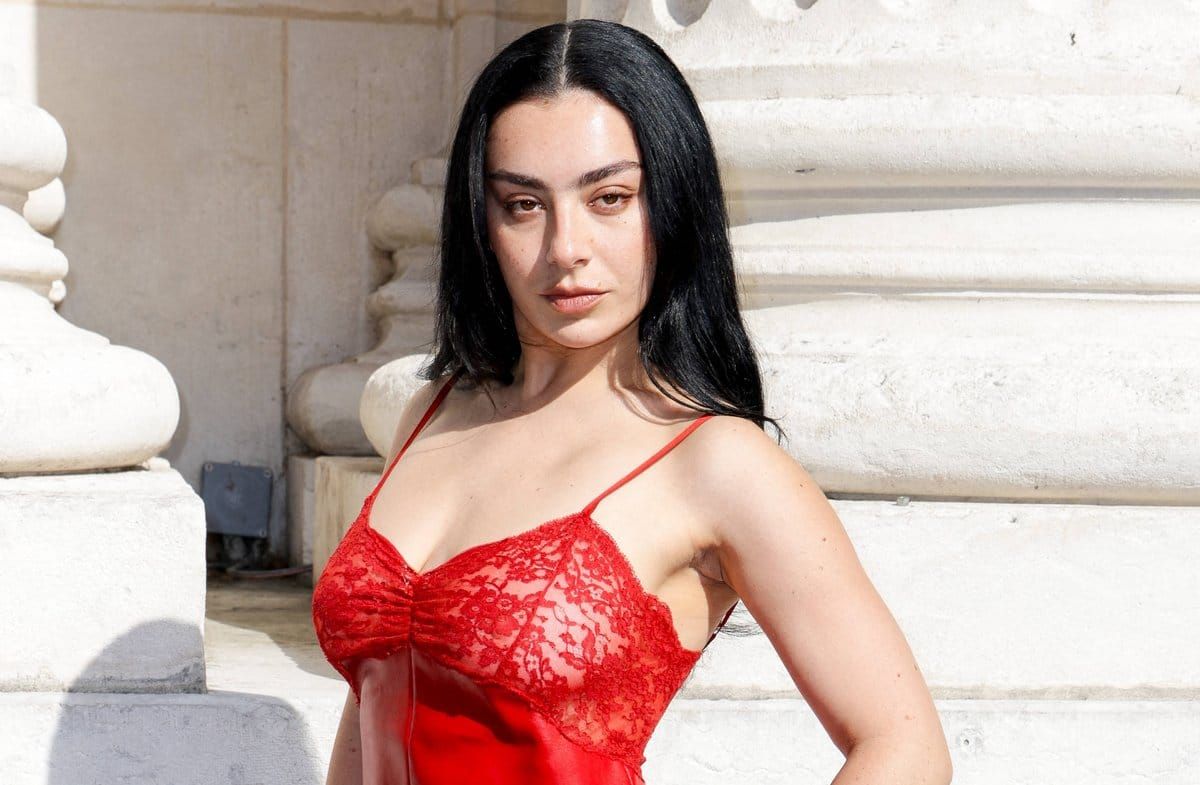Charli xcx zeigt sich gerne freizügig.