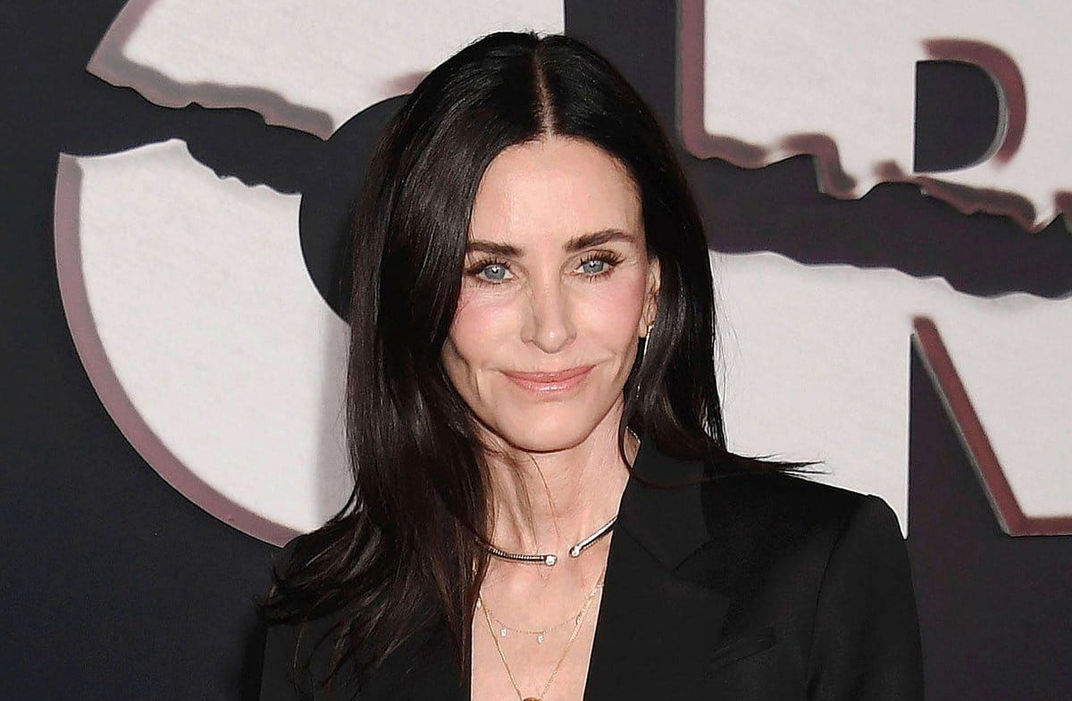 Courteney Cox wurde durch die Serie "Friends" berühmt. Jetzt hat sie den True-Crime-Thriller "Evil Genius" inszeniert.