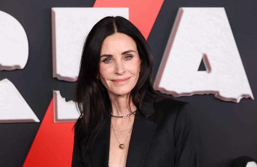Courteney Cox wäre bereit, bei 'Scream 8' Regie zu führen