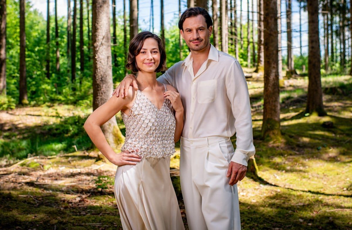 Pippa Fee Rupperti und Jaime Ferkic spielen Emilia und Massimo.