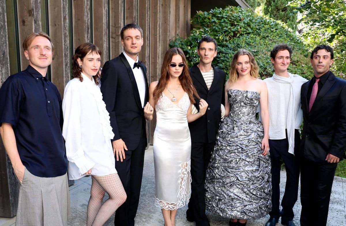Hans-Christian Hegewald, Lia von Blarer, Lucas Englander, Emilia Schüle, Sebastian Schneider, Luna Wedler, Idan Weiss und Aa…