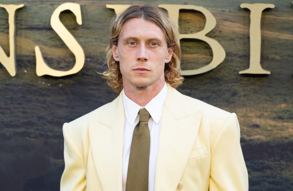 George MacKay sah Ang Lees 'Sinn und Sinnlichkeit' vor seiner Rolle in der neuen Adaption nicht