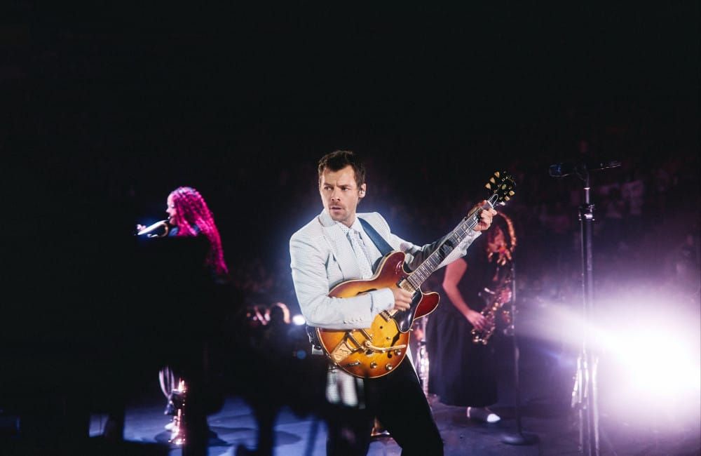 Harry Styles kündigt große Stadiontour für 2027 an – Kylie Minogue und Tears For Fears sind dabei