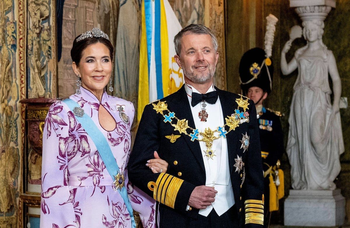 Königin Mary und König Frederik, hier bei den Feierlichkeiten zu König Carl Gustafs 80. Geburtstag, befinden sich aktuell in…