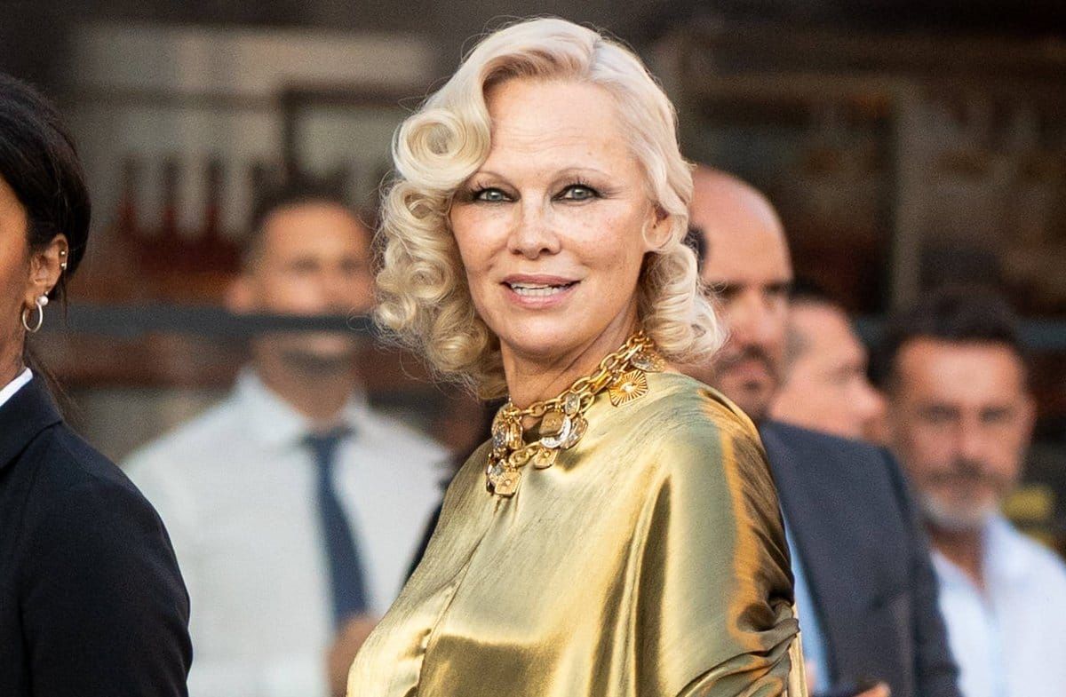 Pamela Anderson überraschte in Mailand mit ihrem Make-up.