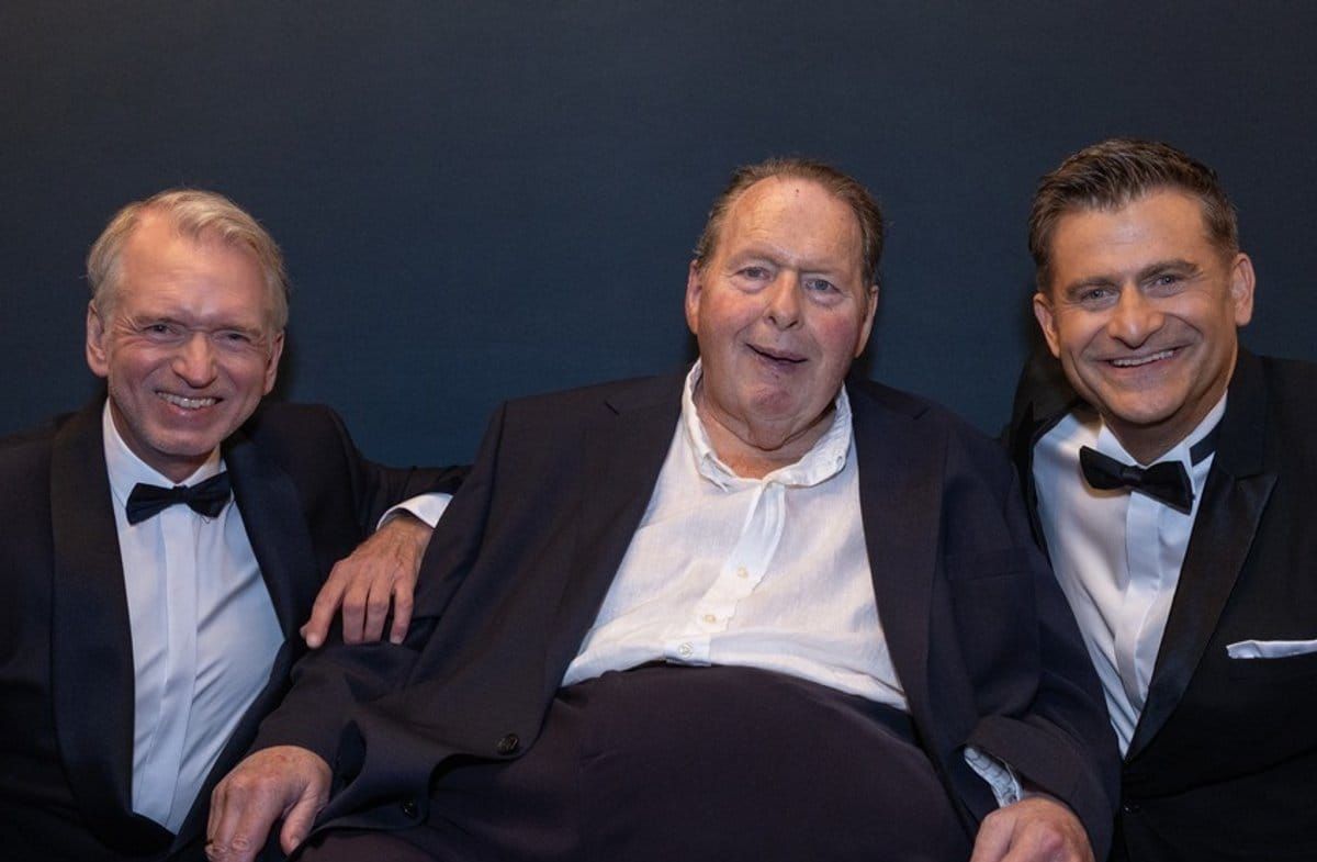 Ottfried Fischer (Mitte) mit den "Schlachthof"-Gastgebern Christian Springer (l.) und Michael Altinger.