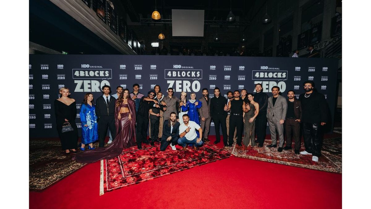 Gruppenfoto auf dem Roten Teppich bei der Weltpremiere von 4 Blocks Zero in der Berliner Kulturbrauerei