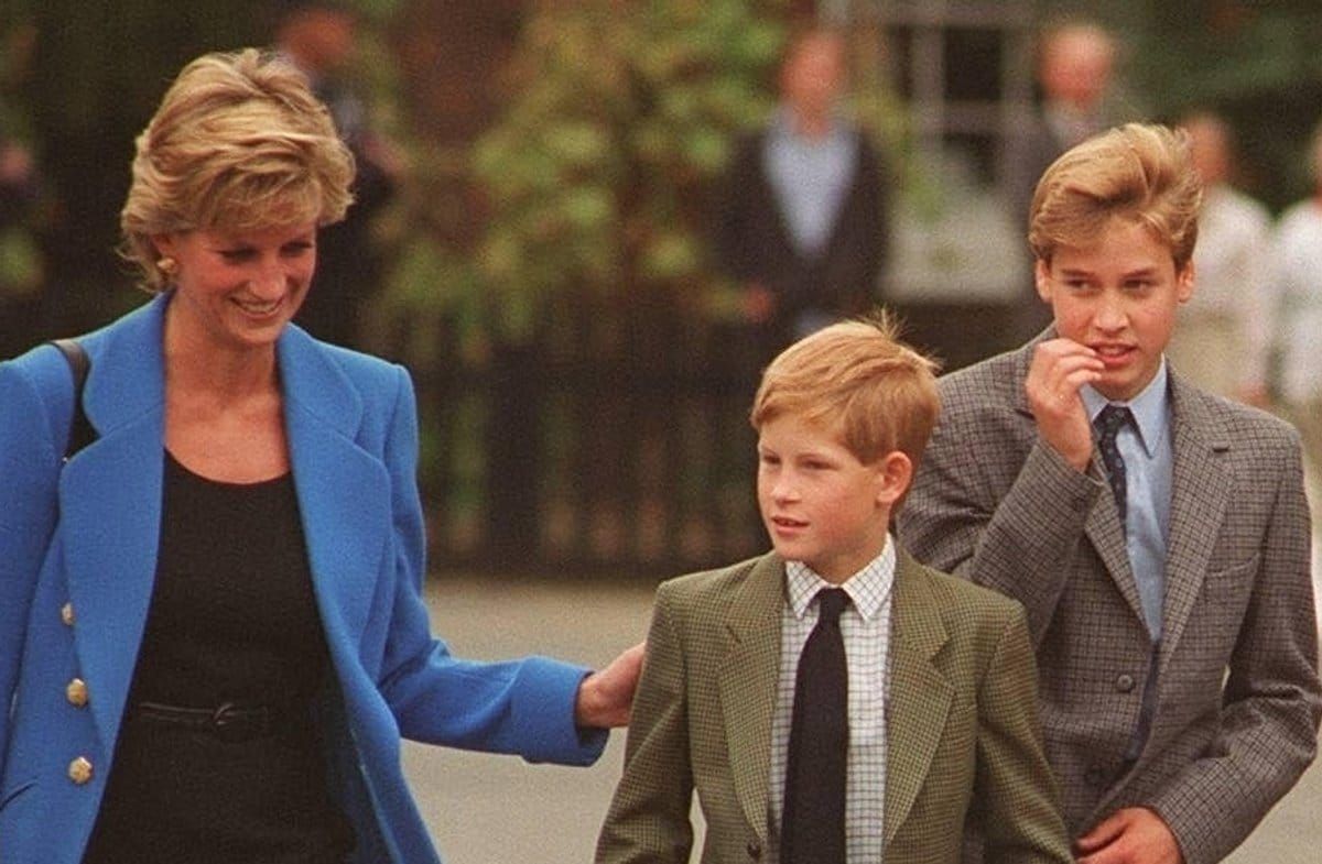 Prinzessin Diana mit Prinz Harry und Prinz William (v.l.n.r.) im Jahr 1995.