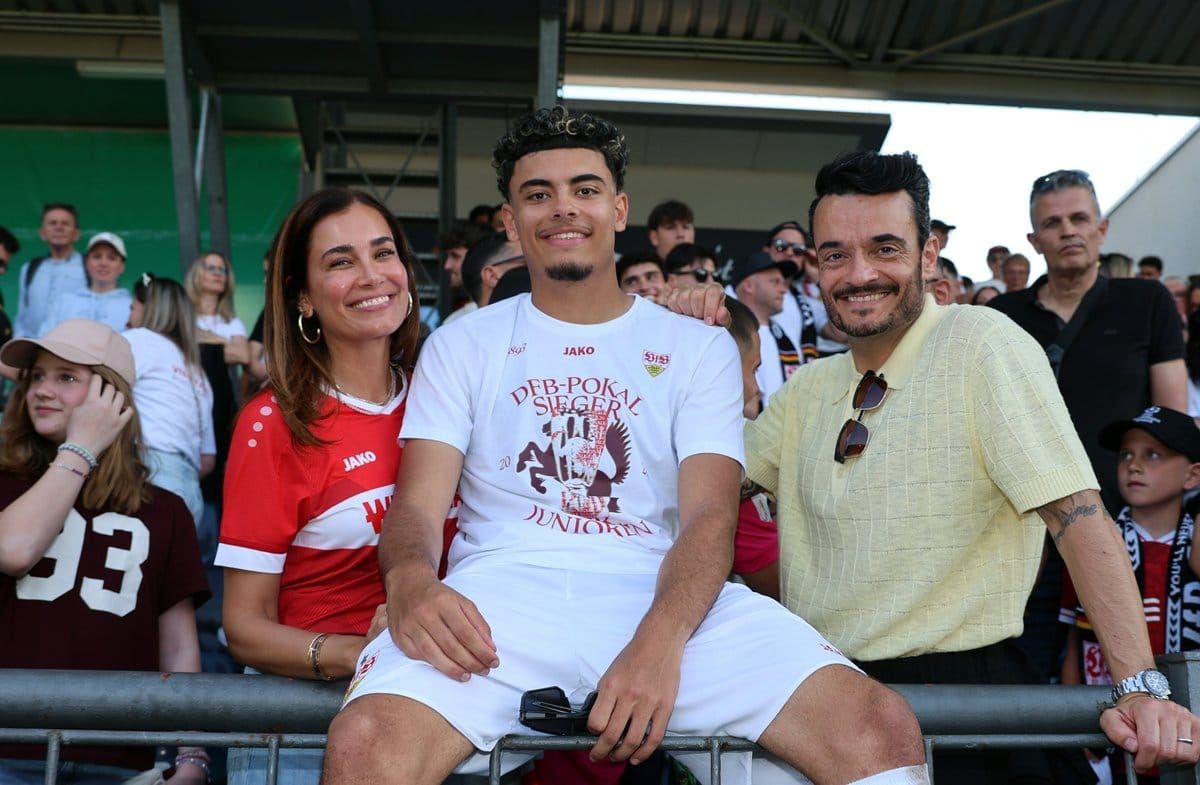 Jana Ina und Giovanni Zarrella mit ihrem Sohn Gabriel im Stadion.