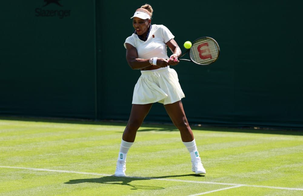 Serena Williams scherzt: 'Mama schaut immer zu' – Töchter entdecken riesige Nike-Fotos