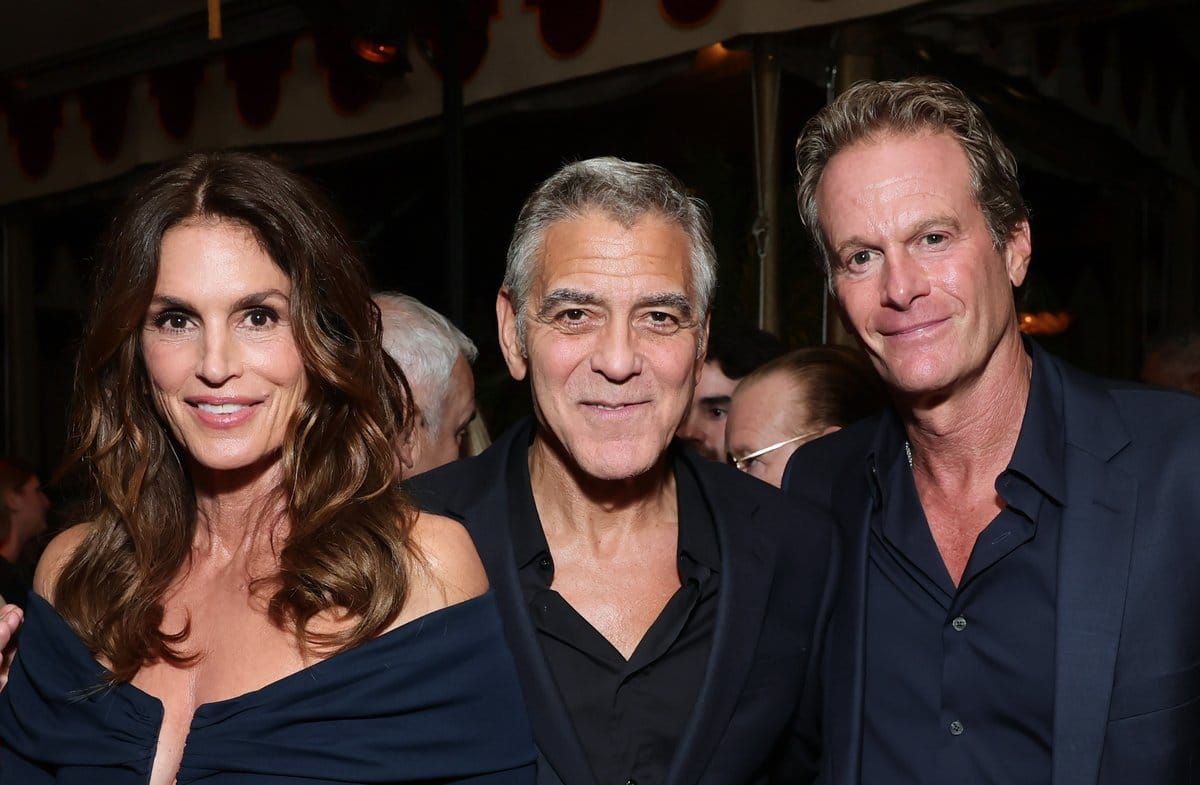 Seit Jahren eng befreundet: George Clooney (Mitte) mit Cindy Crawford und Rande Gerber, den Eltern des verstorbenen Presley …