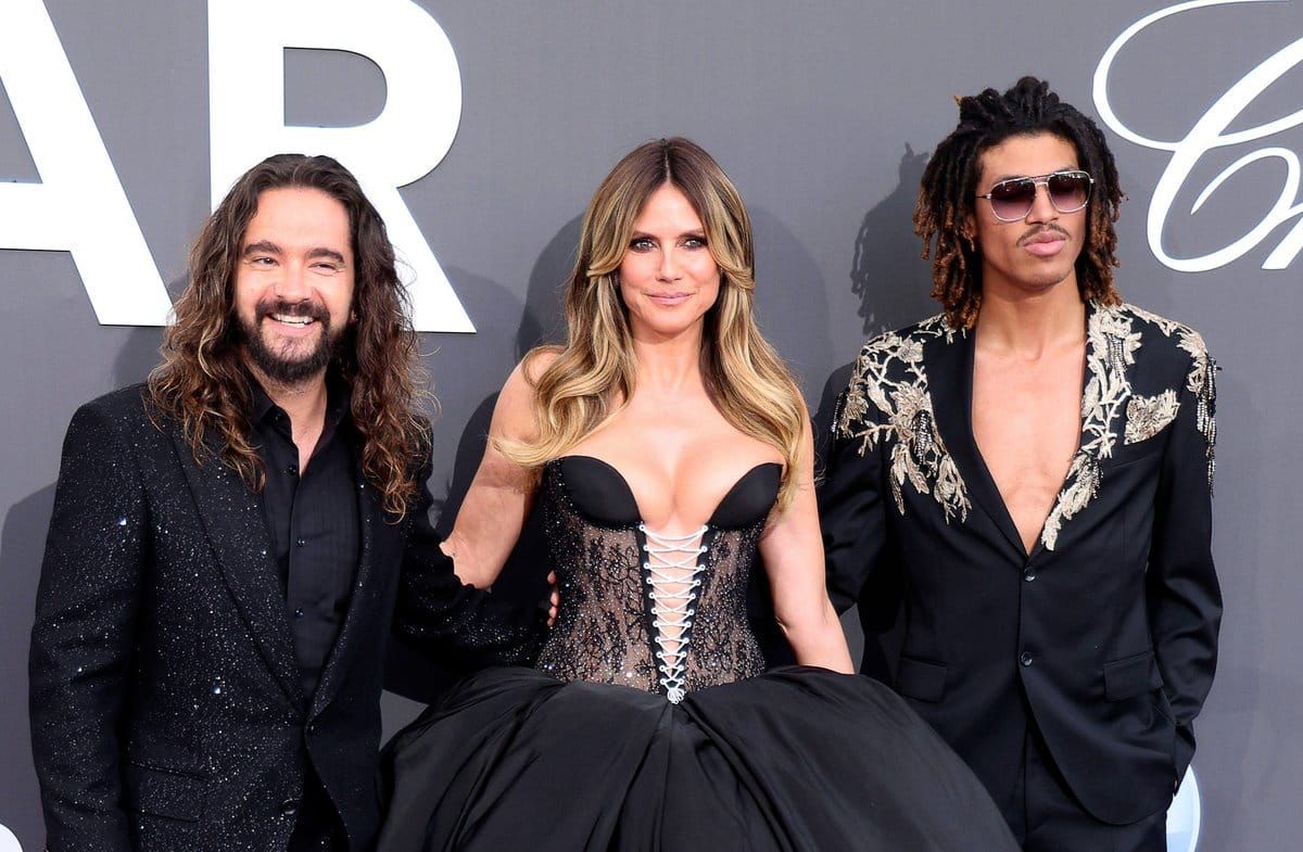 Tom Kaulitz (l.), Heidi Klum und Henry Samuel auf der amfAR-Gala in Cannes im Mai 2026.