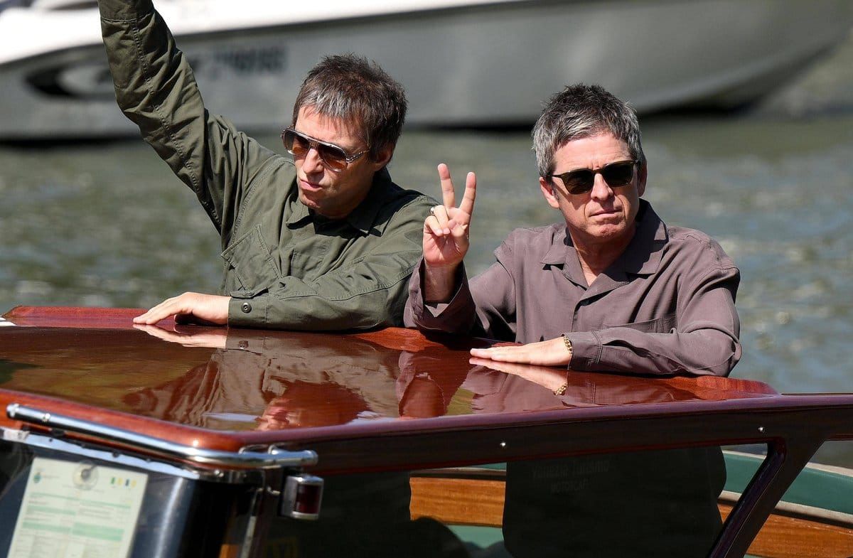 Liam und Noel Gallagher am Lido in Venedig.
