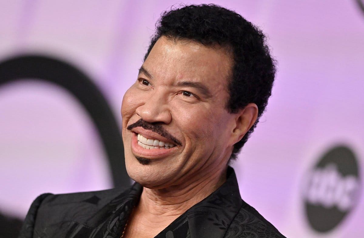 Lionel Richie muss wegen eines Eingriffs am Herzen mehrere Konzerte verschieben.