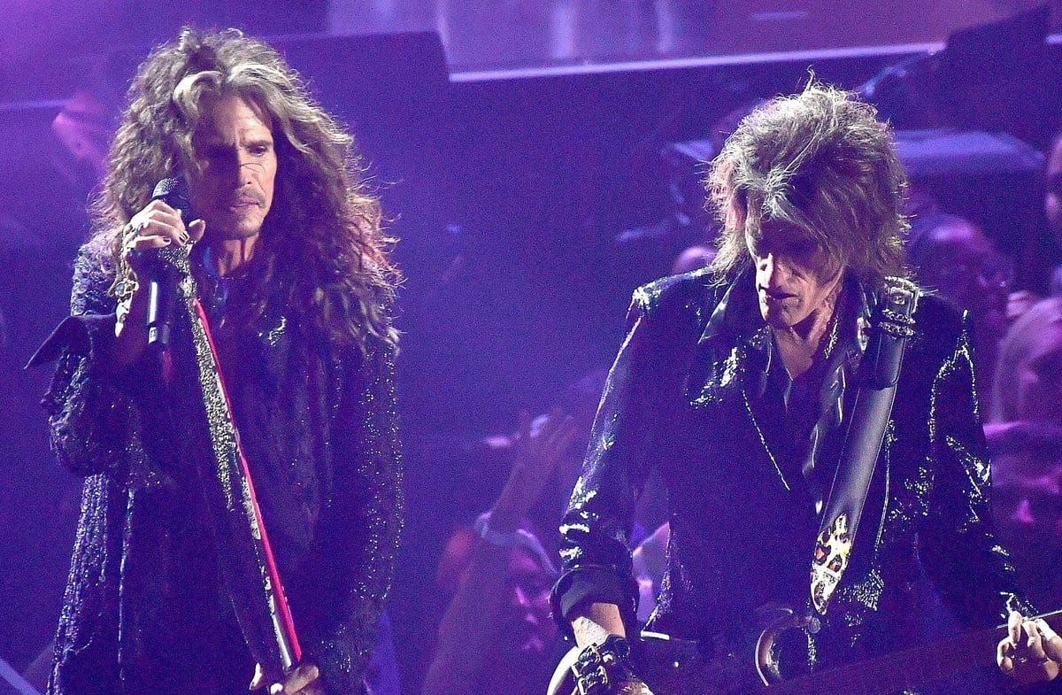 Steven Tyler (li.) musste nach seiner Stimmbandverletzung die Aerosmith-Tour beenden.