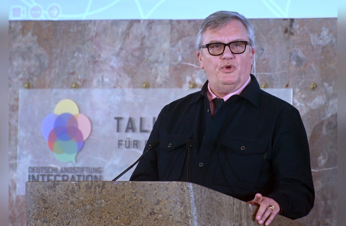 Hape Kerkeling während seiner Rede beim Talisman-Preis in Frankfurt am Main.
