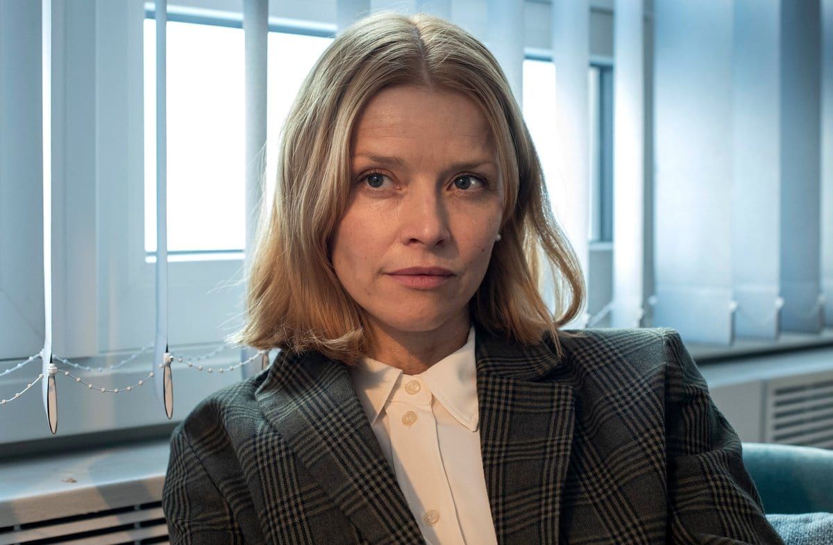 Karoline Schuch tritt als Polizeipsychologin Elli Krieger in "Tatort: Unter Freunden" noch etwas zugeknöpft auf.