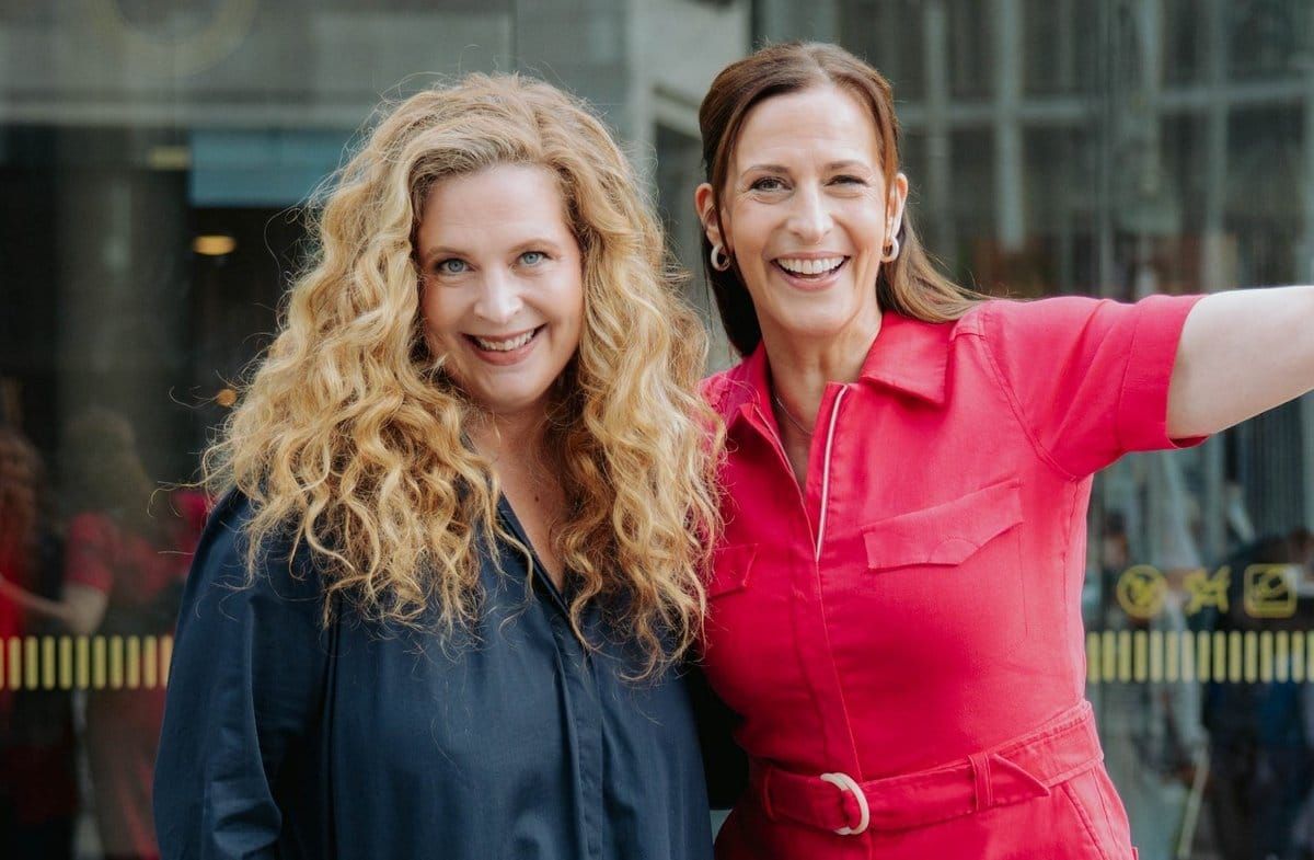 Diana Amft (l.) spielt Diana Amft in "Gute Zeiten, schlechte Zeiten" - und trifft dort auf Katrin Flemming (Ulrike Frank).