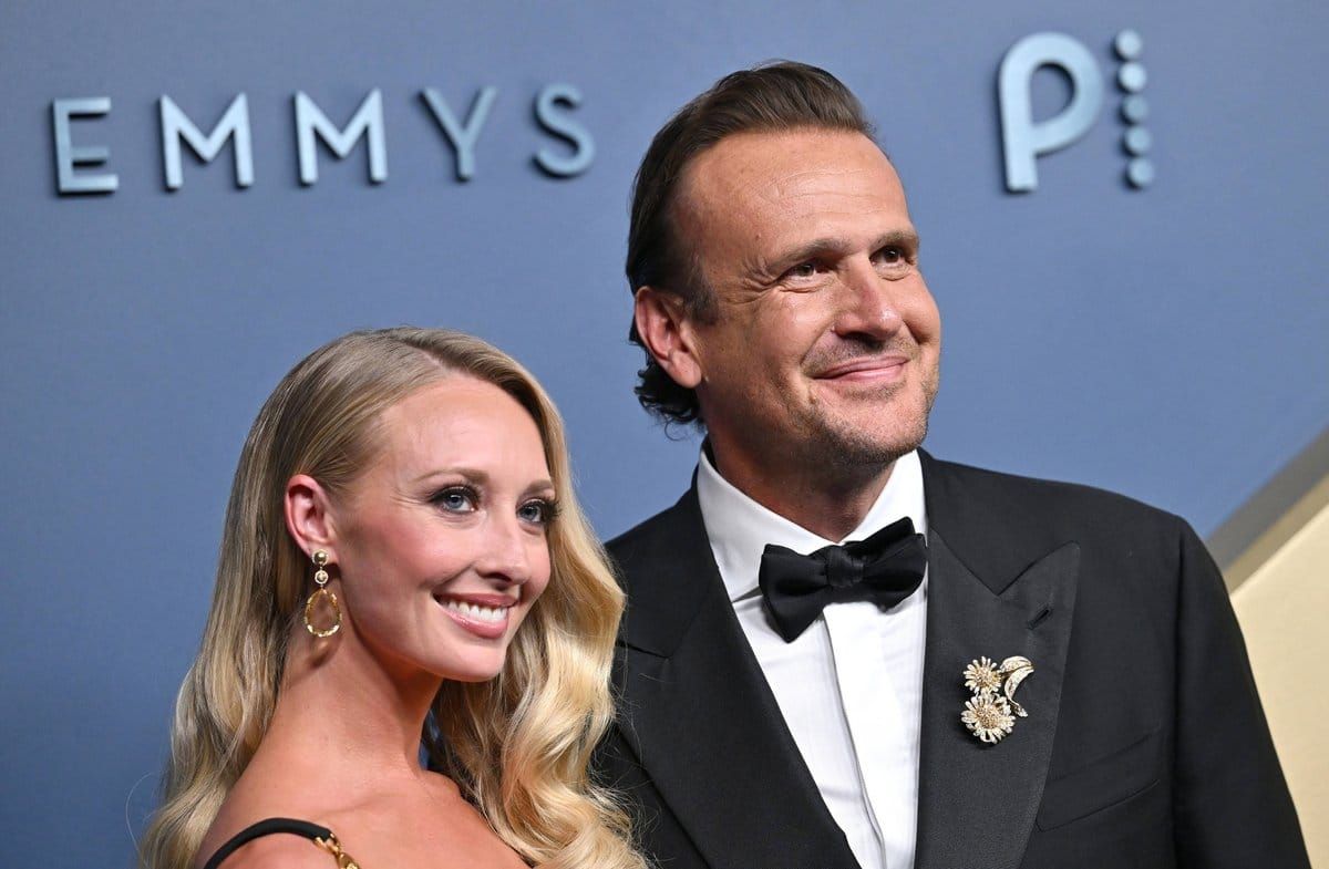 Jason Segel und Kayla Radomski haben sich 2025 verlobt.
