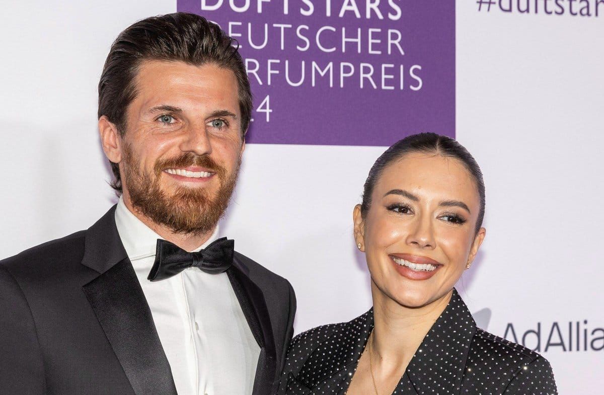 Jonas Hofmann arbeitet an seiner eigenen Fußballmannschaft mit seiner Laura.