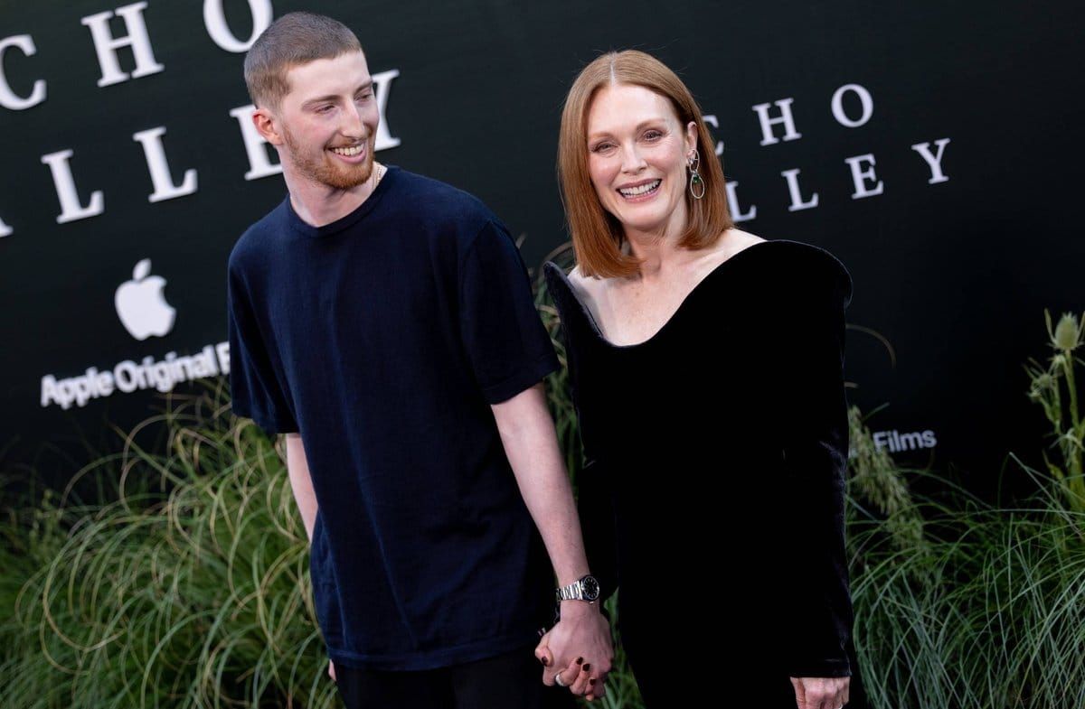 Julianne Moore mit ihrem Sohn Caleb Freundlich auf dem roten Teppich.