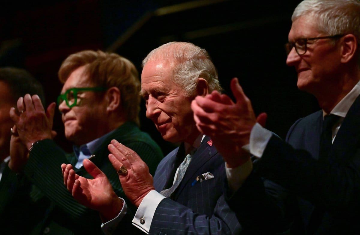 David Furnish, Elton John, König Charles und Tim Cook (v.l.) in London.