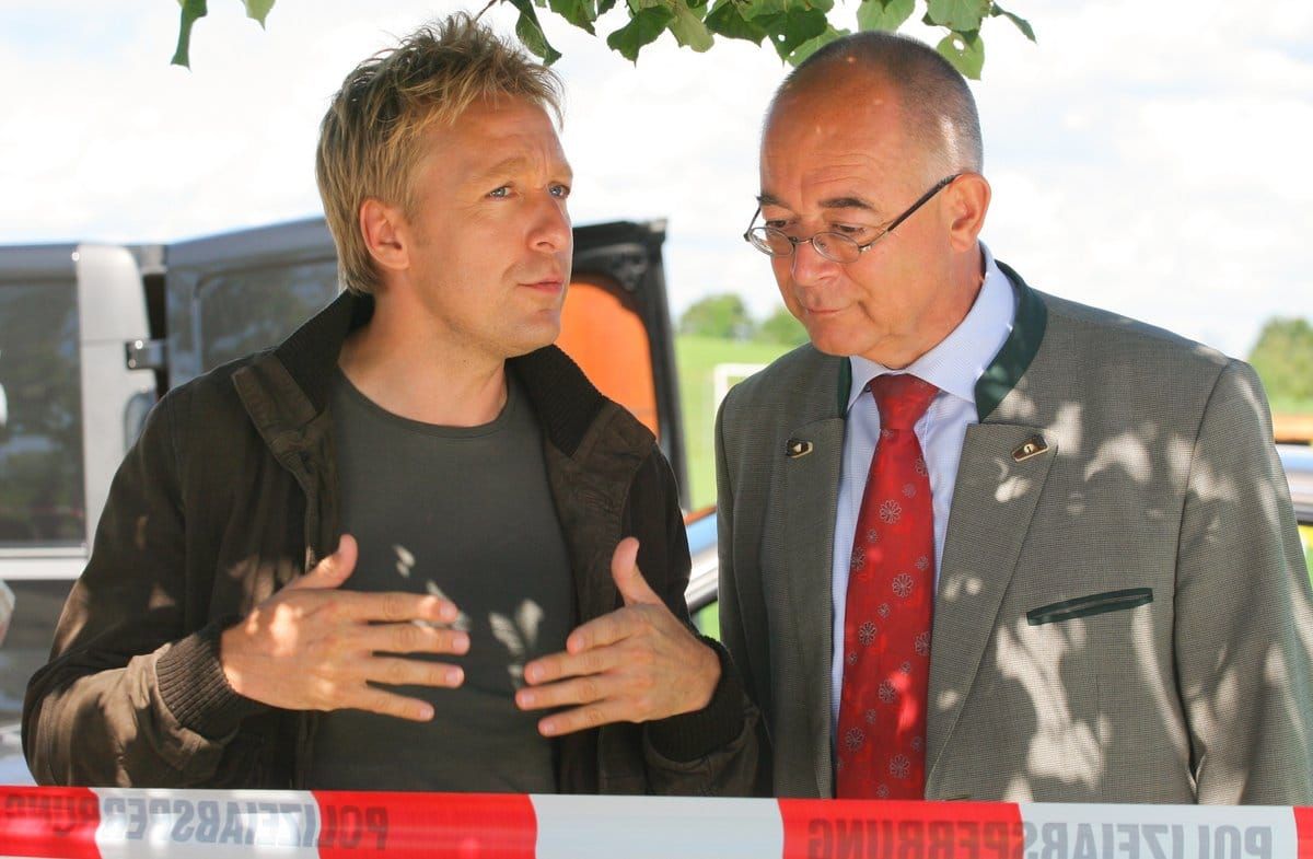 Max Müller (l.) und Alexander Duda in der "Rosenheim-Cops"-Folge "Abpfiff".